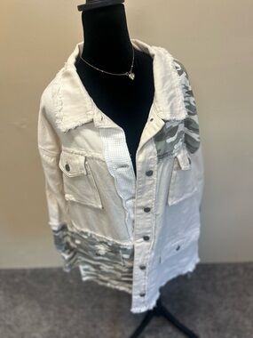 POL Cream Denim Jacket with Green Camouflage Patchwork 100% Cotton XL Mixed Tex